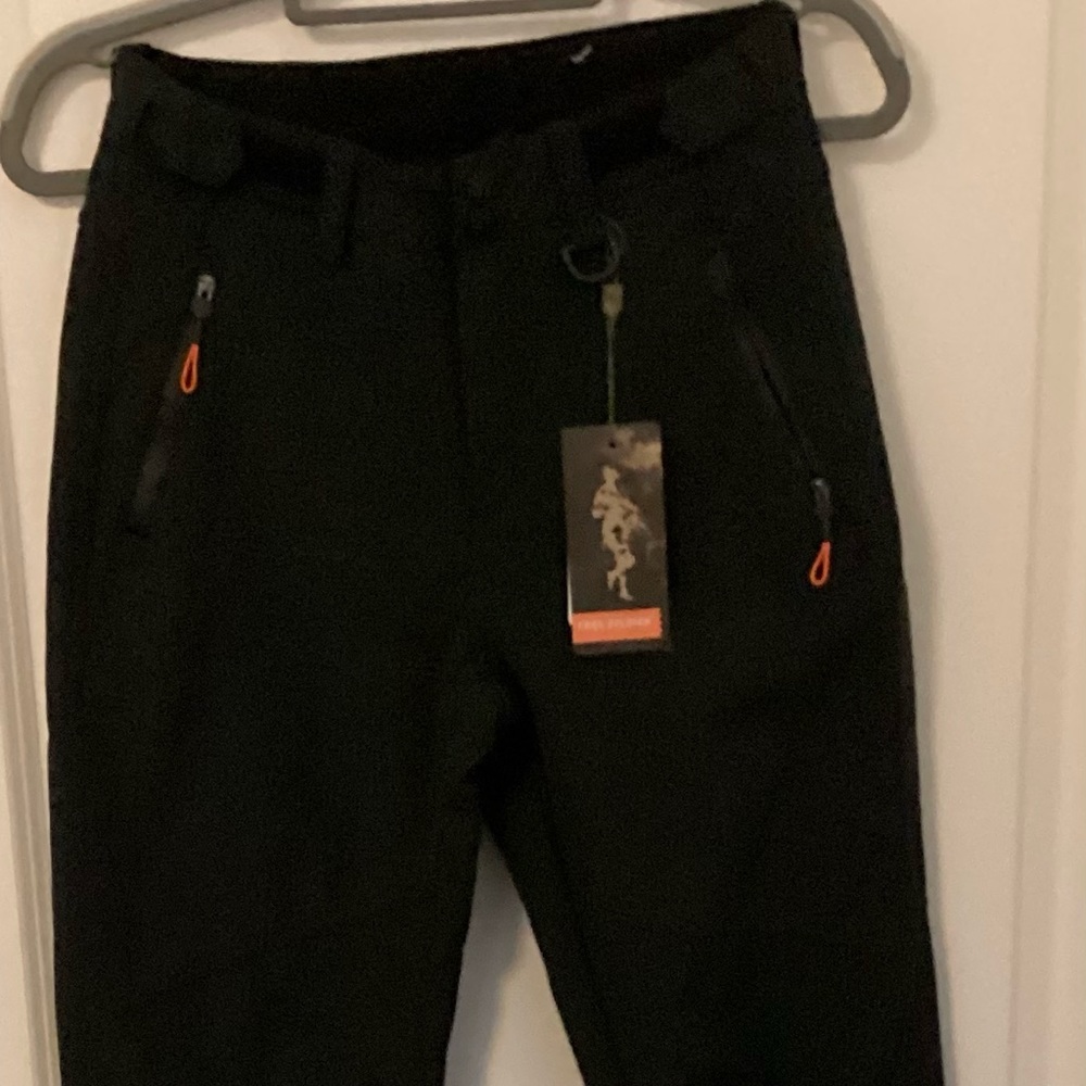 Free Soldier Women’s severe winter weather wear size. Waist 28 inseam 34